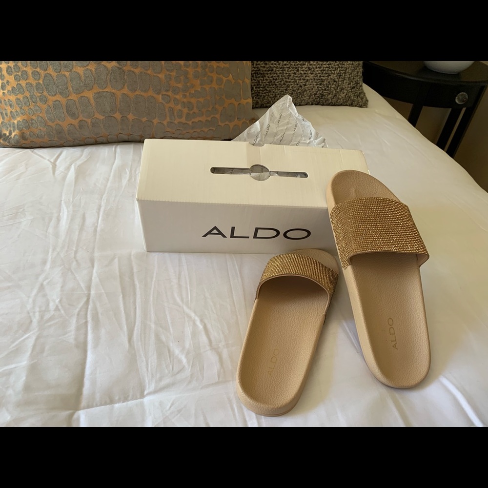 Gorgeous Aldo sandal.
